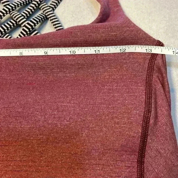 Lululemon Tank Top Built  In Sports Bra Athletic Exercise Gym Walk Run Workout - Picture 8 of 9